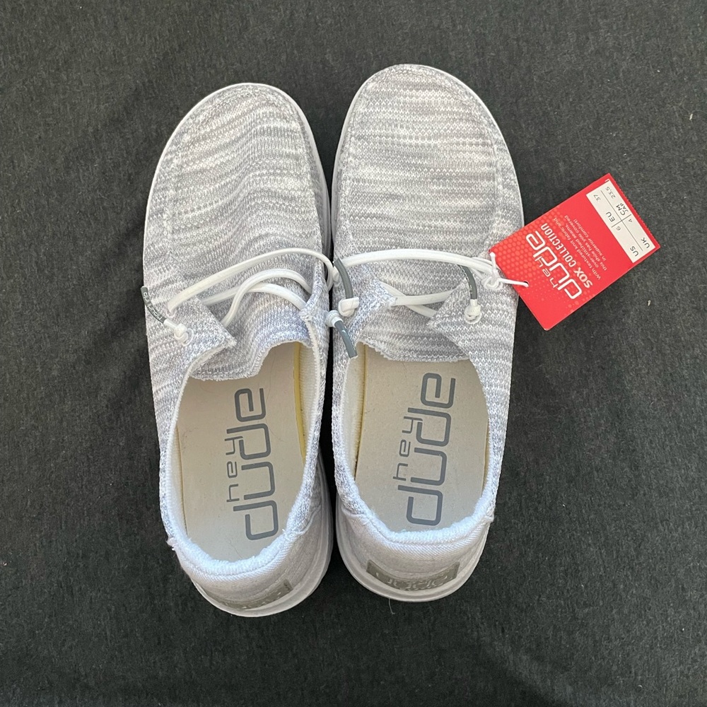 Hey Dudes Size 6